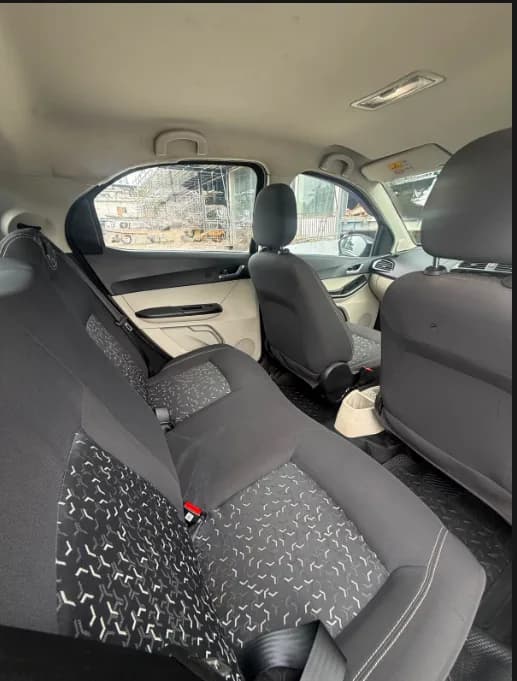 2022 Tata Motors Tiago XZ — photo 1 of 6