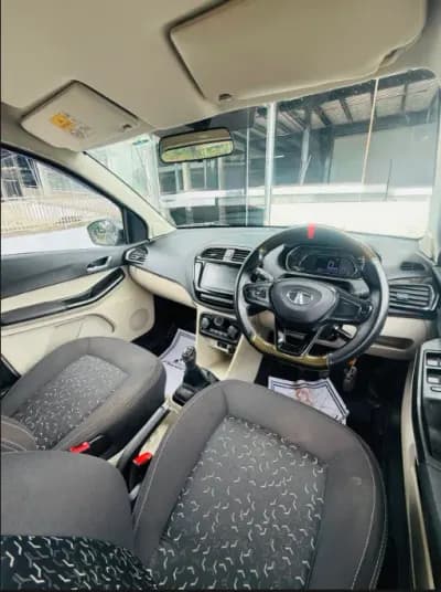 2022 Tata Motors Tiago XZ — photo 2