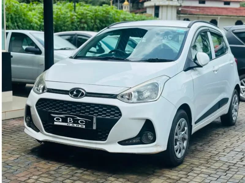 2019 Hyundai Grand i10 i10 — photo 1 of 2