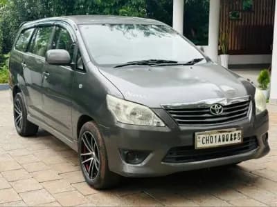 2012 Toyota Innova G in grey — photo 2 of 3