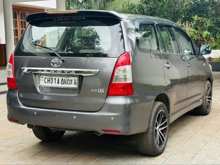 2012 Toyota Innova G in grey — photo 3 of 3