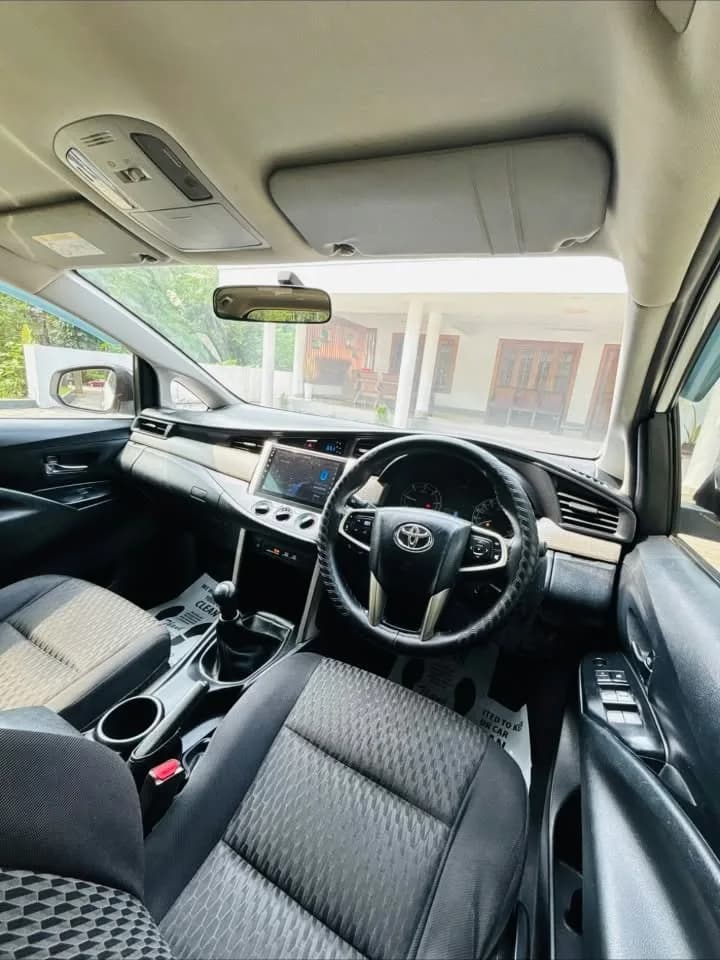 2018 Toyota Innova Crysta 2.4 G MT in white — photo 3 of 4