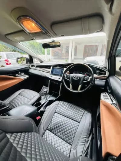 2016 Toyota Innova Crysta 2.8 Z AT in silver — photo 4 of 5