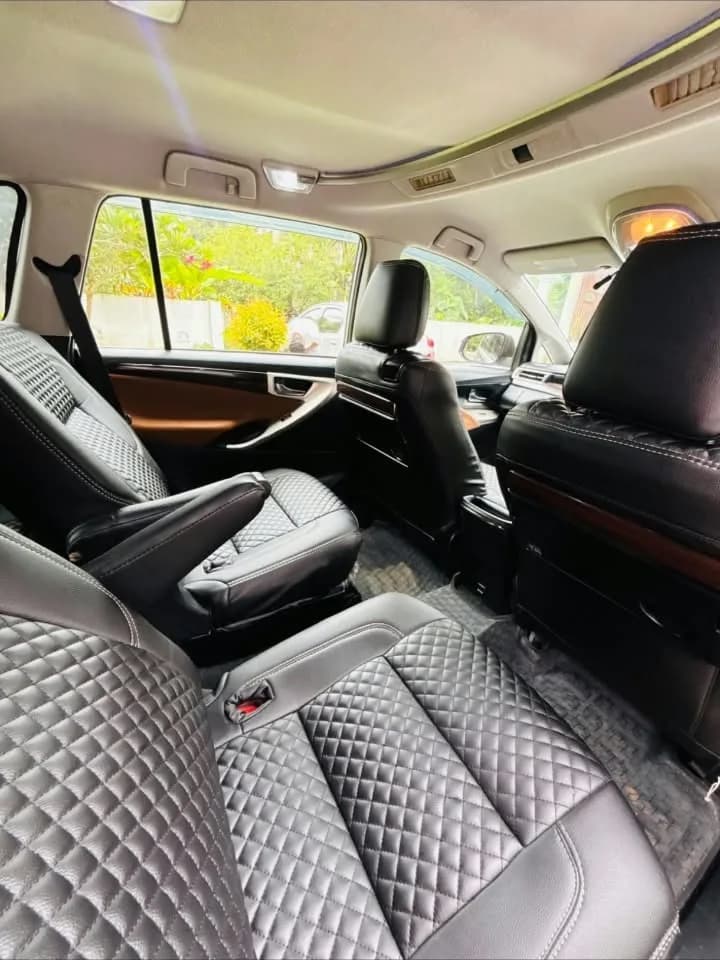 2016 Toyota Innova Crysta 2.8 Z AT in silver — photo 5 of 5