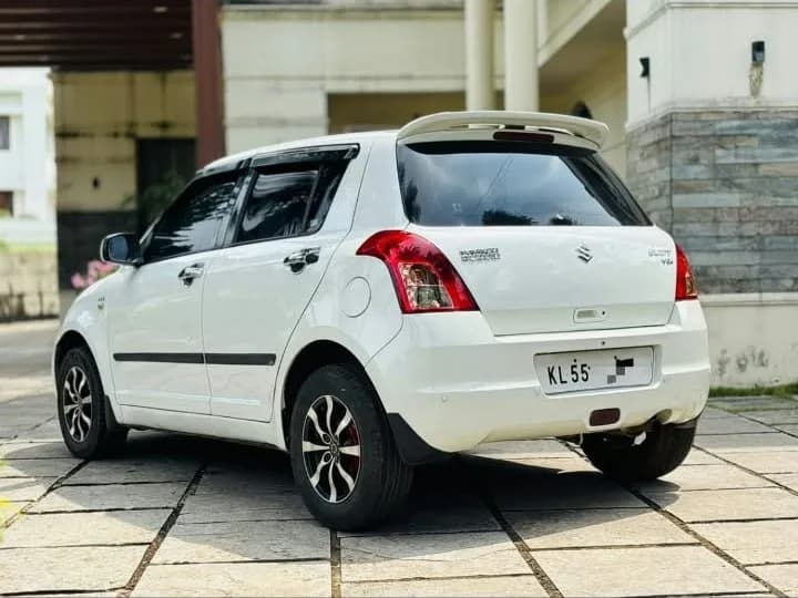 2010 Maruti Suzuki Swift VDI in white — photo 3 of 5