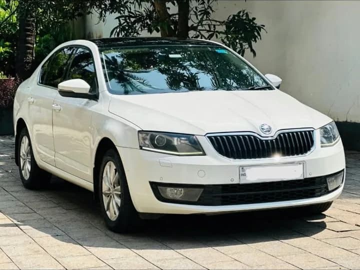 2015 Skoda Octavia Style Plus in white — photo 2 of 5