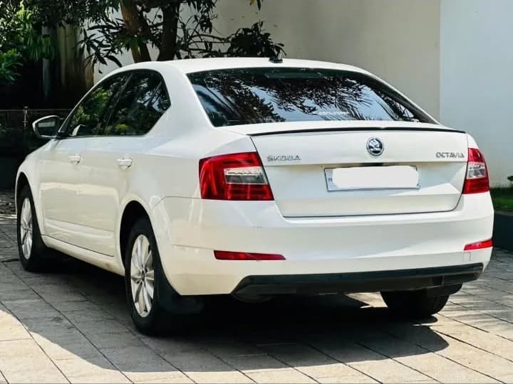 2015 Skoda Octavia Style Plus in white — photo 3 of 5