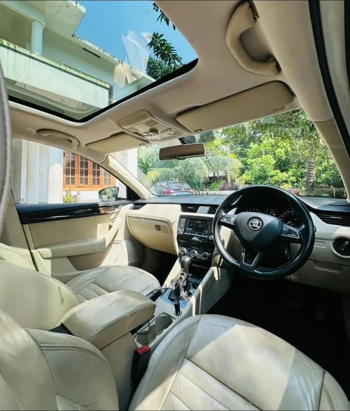 2015 Skoda Octavia Style Plus in white — photo 4 of 5