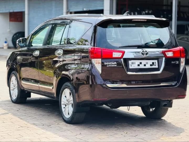 2017 Toyota Innova Crysta 2.8 Z AT in brown — photo 2 of 6