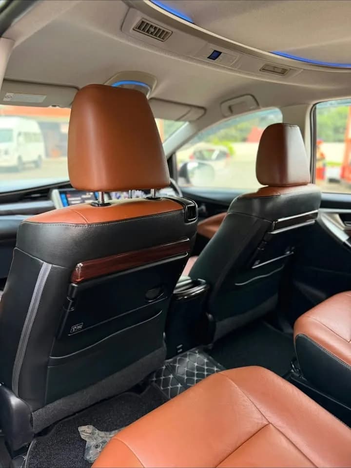 2017 Toyota Innova Crysta 2.8 Z AT in brown — photo 5 of 6