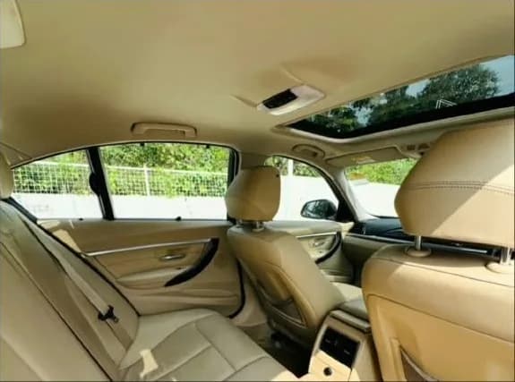 2017 BMW 3 Series 320d Luxury Line in black — photo 6 of 6