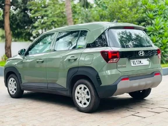2024 Hyundai Exter S in green — photo 2 of 4