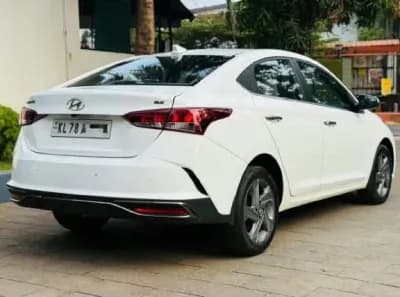 2020 Hyundai Verna in white — photo 2 of 3