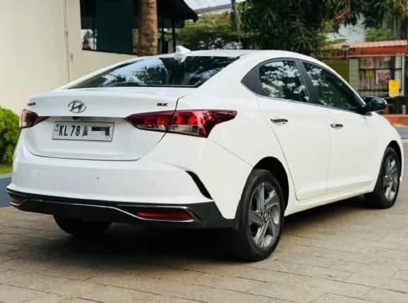 2020 Hyundai Verna in white — photo 2 of 3