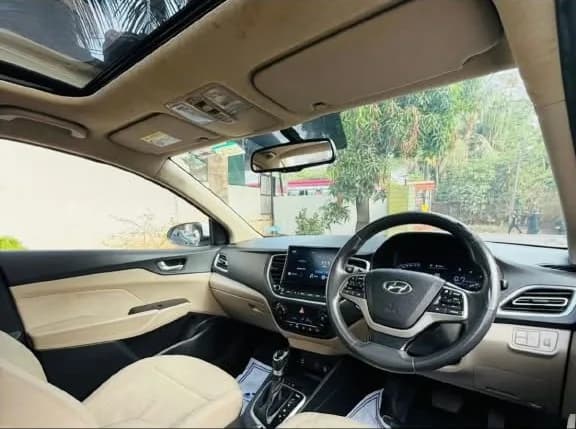 2020 Hyundai Verna in white — photo 3 of 3