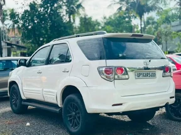 2013 Toyota Fortuner 4x2 AT in white — photo 3 of 4