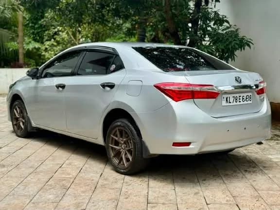 2016 Toyota Corolla Altis G in silver — photo 2 of 4