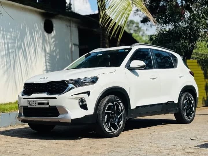 2022 Kia Sonet HTK+ in white for sale in Uliyil, Kannur