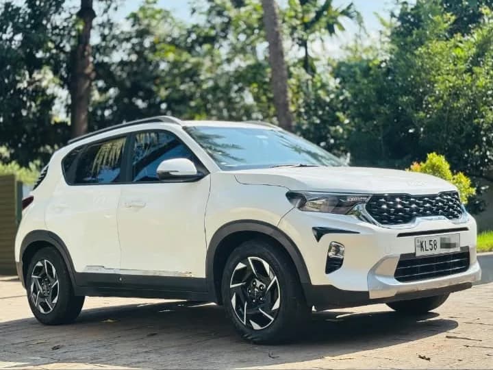 2022 Kia Sonet HTK+ in white — photo 2 of 5