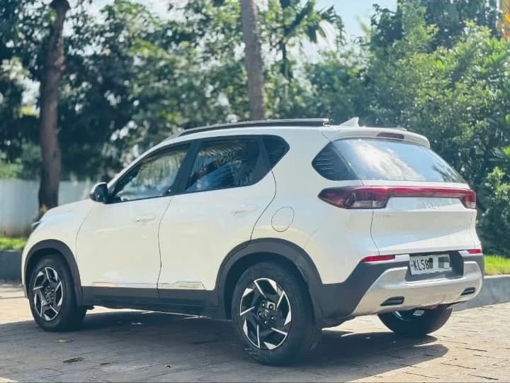 2022 Kia Sonet HTK+ in white — photo 3 of 5