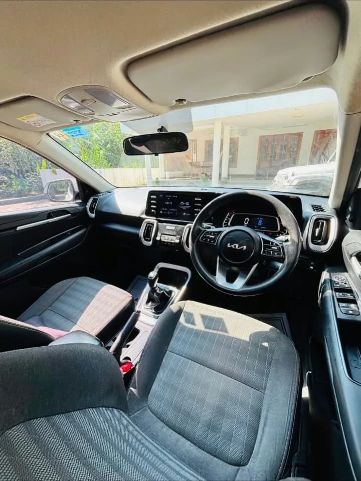 2022 Kia Sonet HTK+ in white — photo 4 of 5