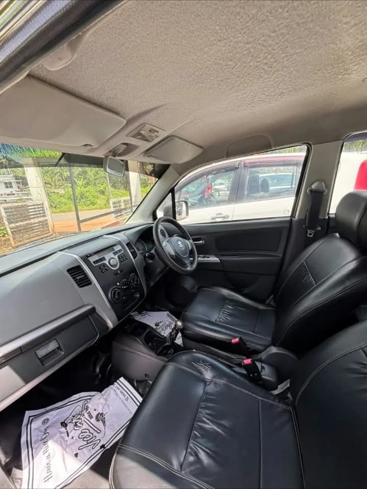 2011 Maruti Suzuki Wagon R VXi in brown — photo 4 of 5