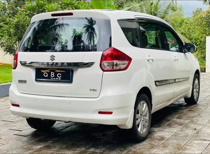 2017 Maruti Suzuki Ertiga VDI Hybrid in white — photo 4 of 4