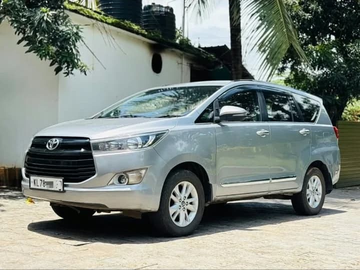 2017 Toyota Innova Crysta 2.8 G AT in silver for sale in Uliyil, Kannur