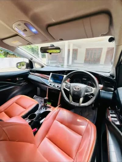 2017 Toyota Innova Crysta 2.8 G AT in silver — photo 4 of 5