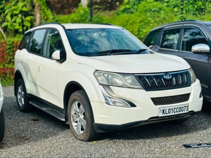 2017 Mahindra XUV500 W10 in white — photo 2 of 2