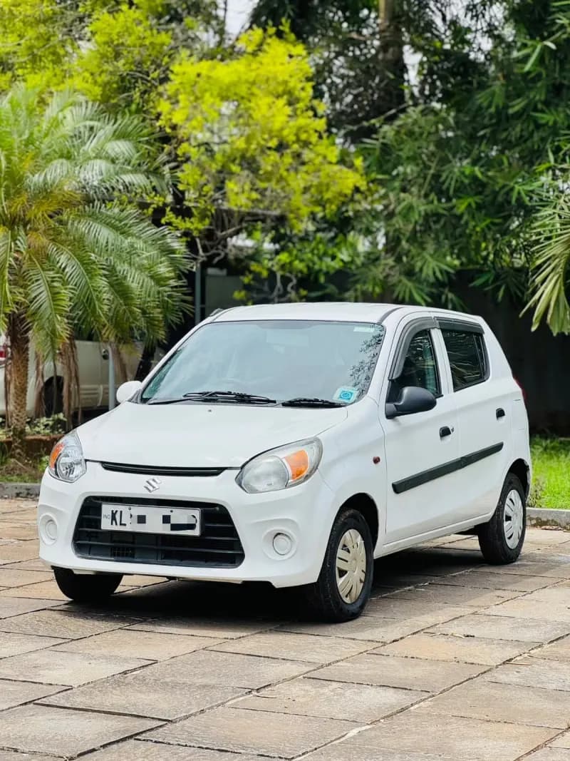 2017 Maruti Suzuki Alto 800 LXi in white — photo 2 of 8