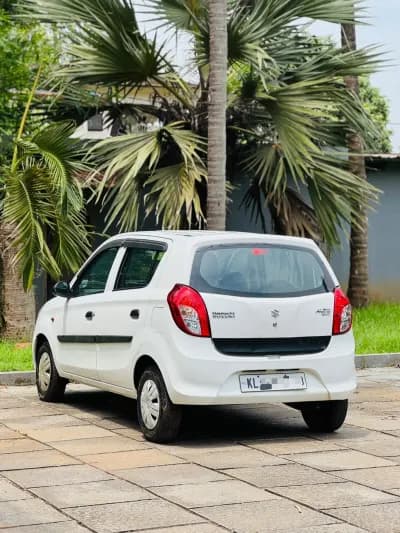 2017 Maruti Suzuki Alto 800 LXi in white — photo 5 of 8