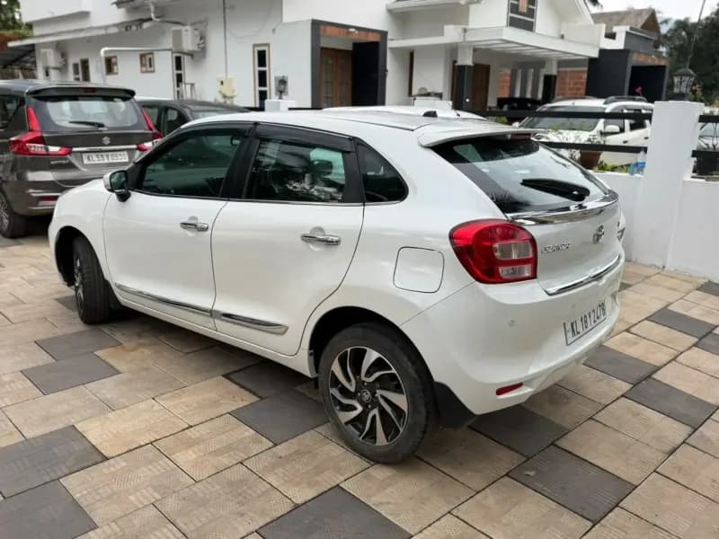 2019 Toyota Glanza V in white — photo 3 of 9