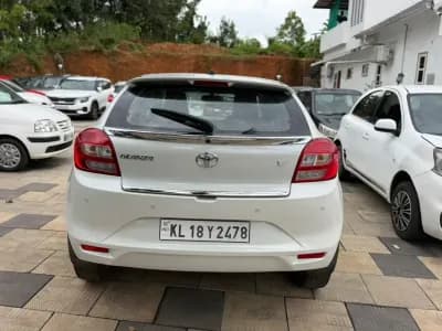 2019 Toyota Glanza V in white — photo 5 of 9