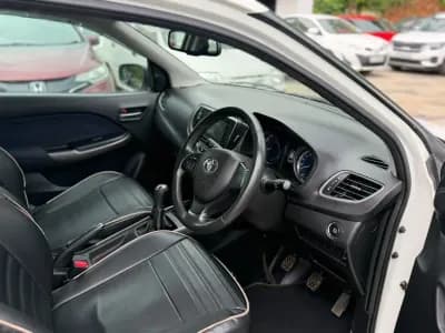 2019 Toyota Glanza V in white — photo 6 of 9