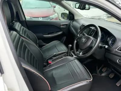 2019 Toyota Glanza V in white — photo 7 of 9