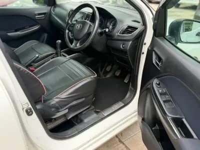2019 Toyota Glanza V in white — photo 8 of 9