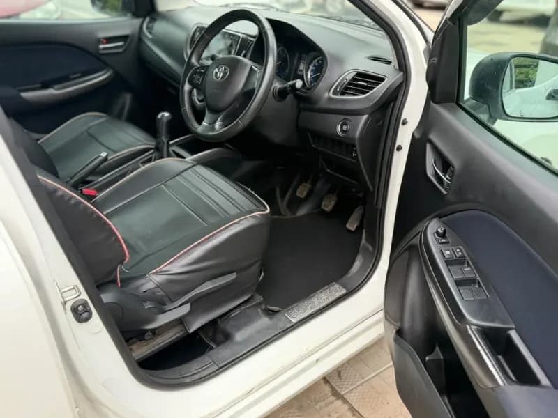 2019 Toyota Glanza V in white — photo 8 of 9