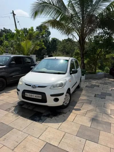 2009 Hyundai i10 Sportz in white — photo 2 of 10