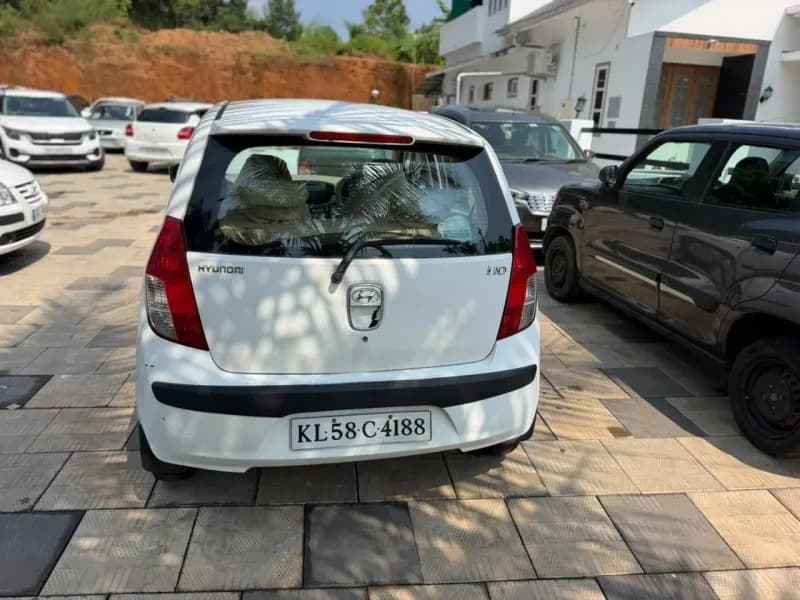 2009 Hyundai i10 Sportz in white — photo 6 of 10