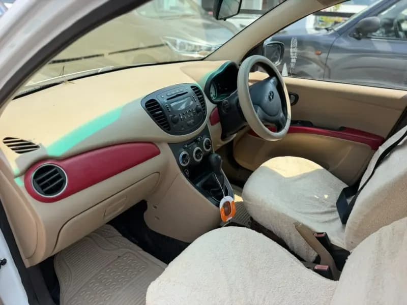 2009 Hyundai i10 Sportz in white — photo 7 of 10