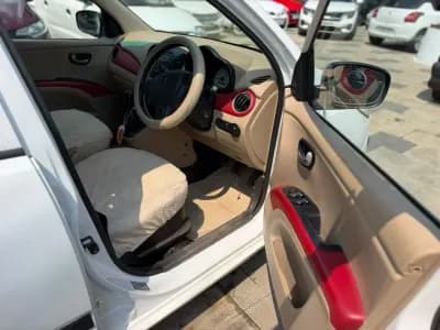 2009 Hyundai i10 Sportz in white — photo 9 of 10