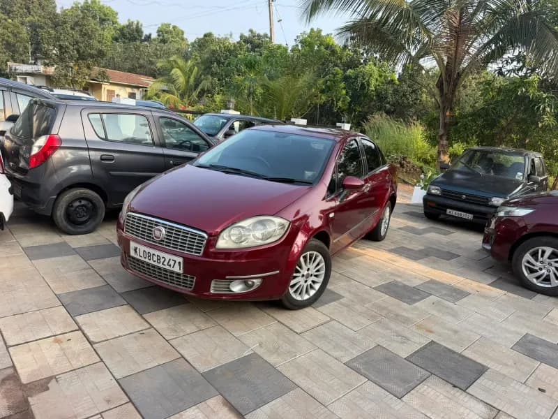 2009 Fiat Linea in maroon — photo 3 of 10