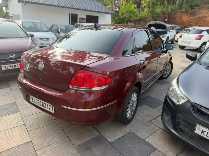 2009 Fiat Linea in maroon — photo 5 of 10