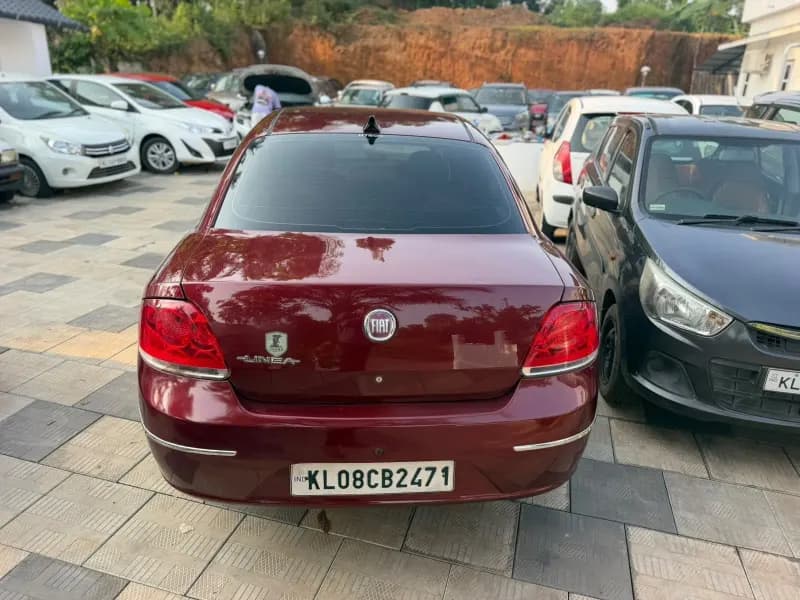 2009 Fiat Linea in maroon — photo 6 of 10