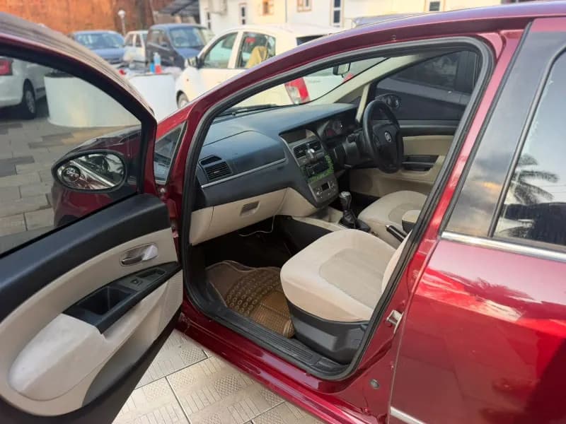 2009 Fiat Linea in maroon — photo 9 of 10