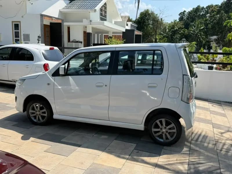 2017 Maruti Suzuki Wagon R Stingray VXi Plus in white — photo 4 of 10