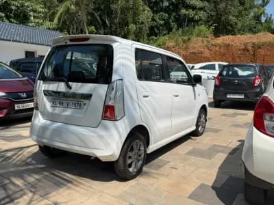 2017 Maruti Suzuki Wagon R Stingray VXi Plus in white — photo 5 of 10