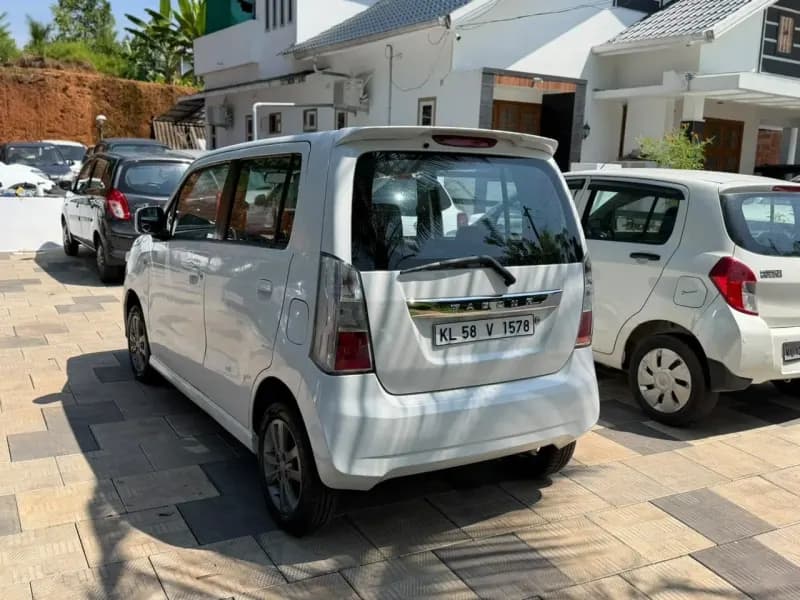 2017 Maruti Suzuki Wagon R Stingray VXi Plus in white — photo 6 of 10
