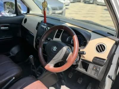 2017 Maruti Suzuki Wagon R Stingray VXi Plus in white — photo 7 of 10